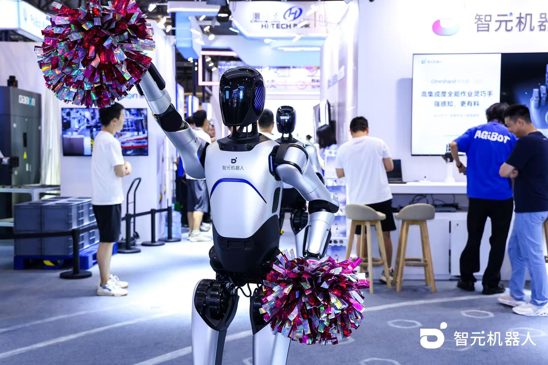 永乐高机器人 WAIC 首日展台火爆，机器...